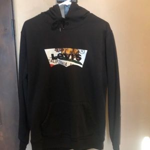 Levi’s men’s black super soft fleece hoodie with pocket